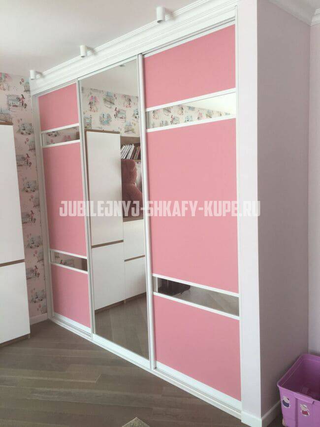 Шкафы в спальню Юбилейный